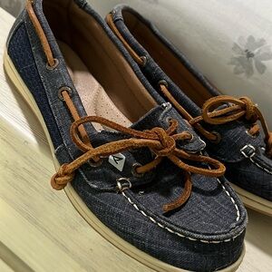Sperry denim boat shoes. Size 7.